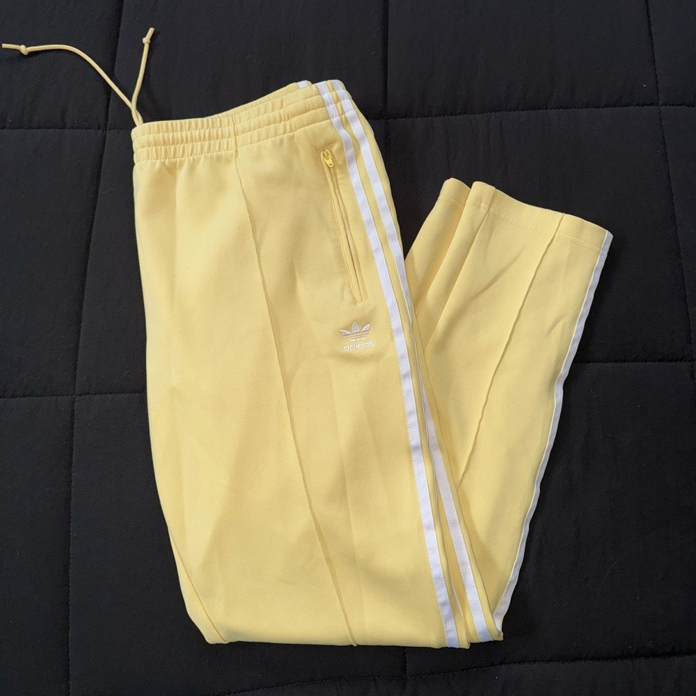 Adidas pants size L